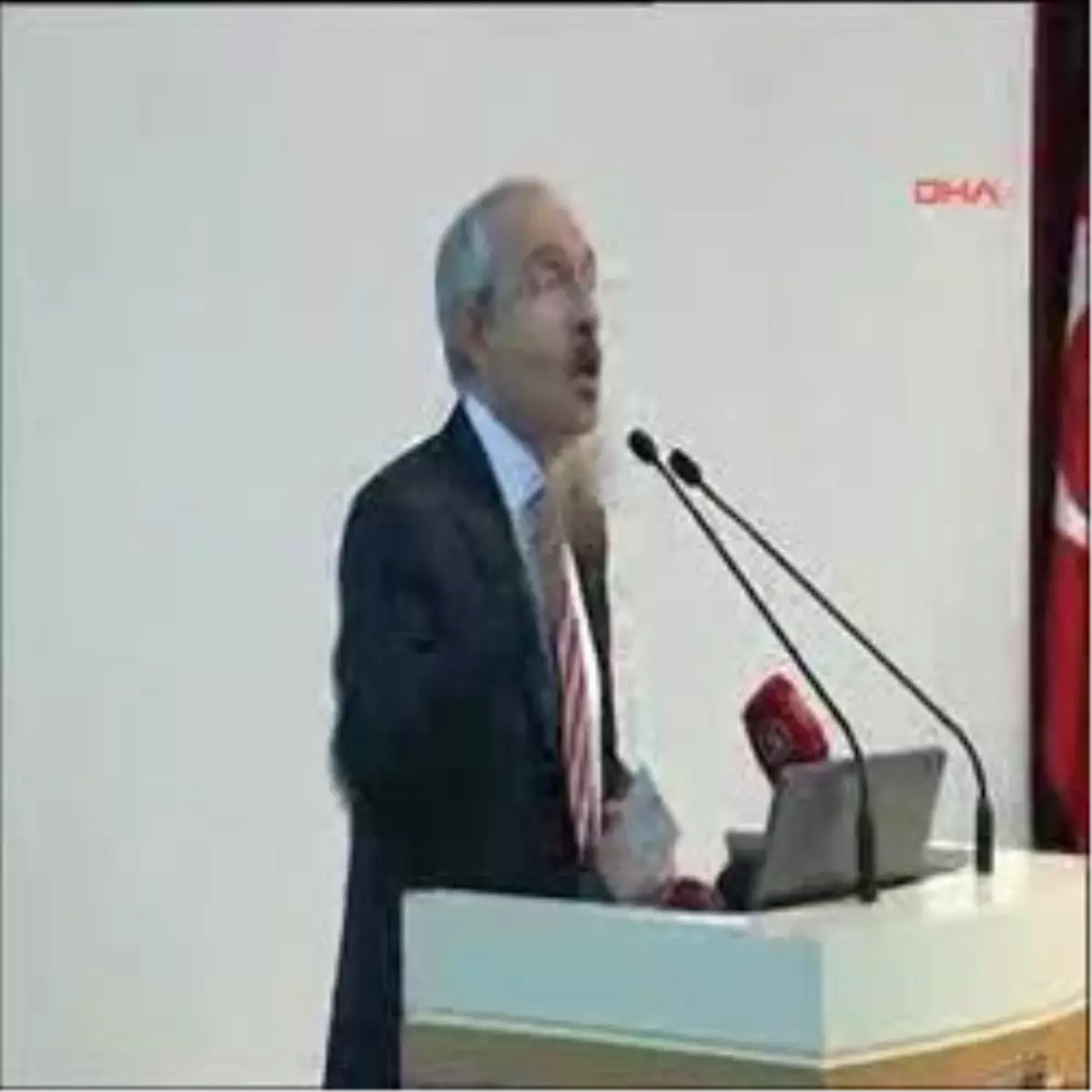 Kılıçdaroğlu, Eylemdeki TEKEL İşçileriyle Görüştü