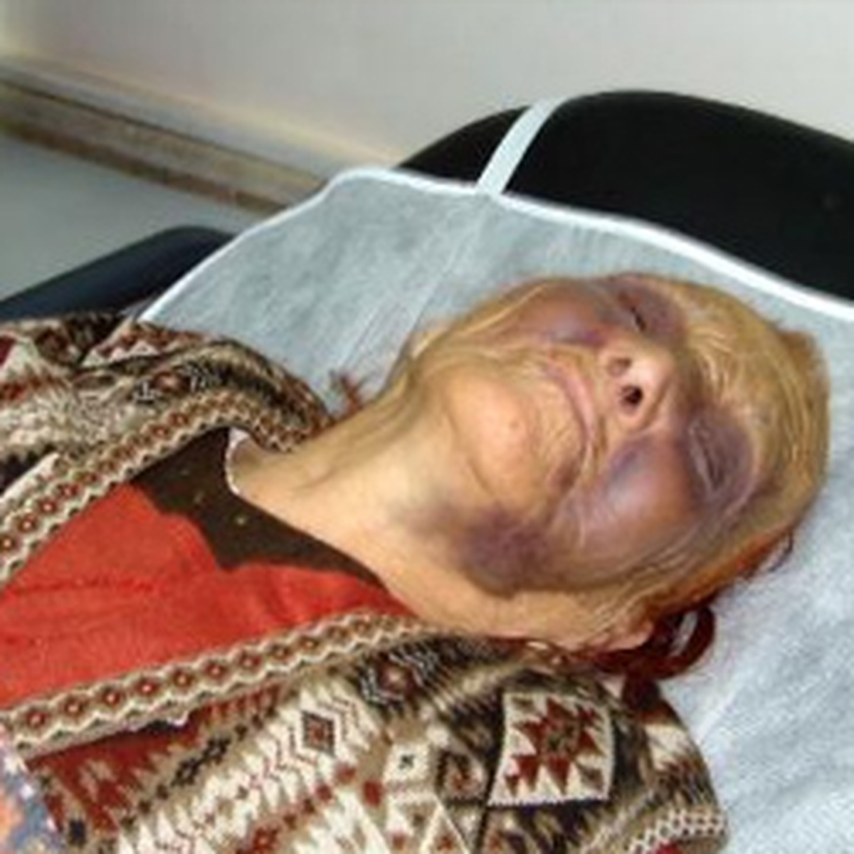 90'lık Nineye Gelin Dayağı