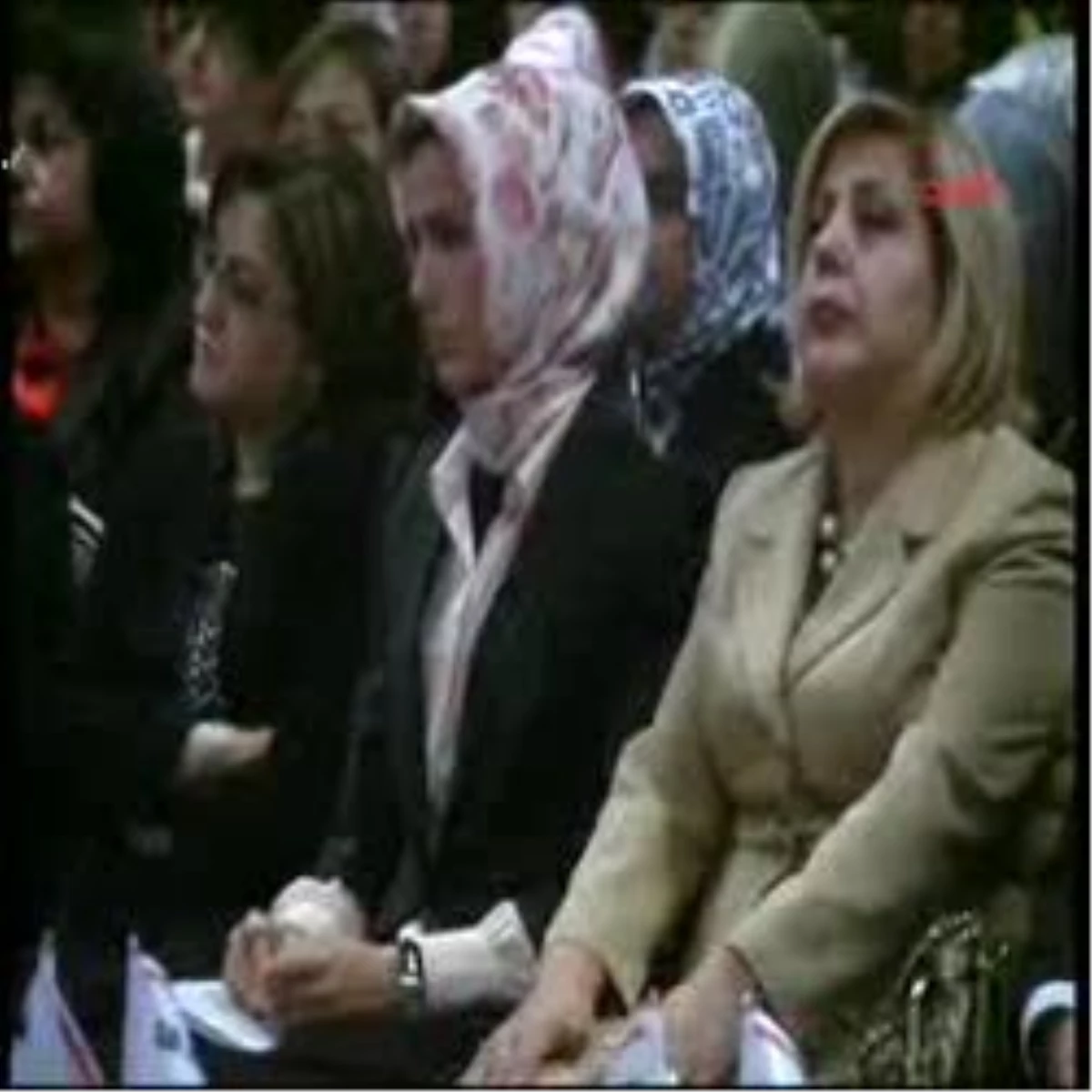 Kadınlar Buluşmasında Sümeyye Erdoğan Moderatör