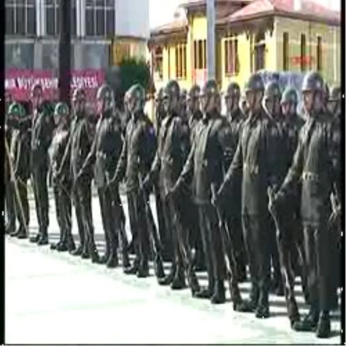 İzmir\'de Kutlamalar Coşkulu Başladı