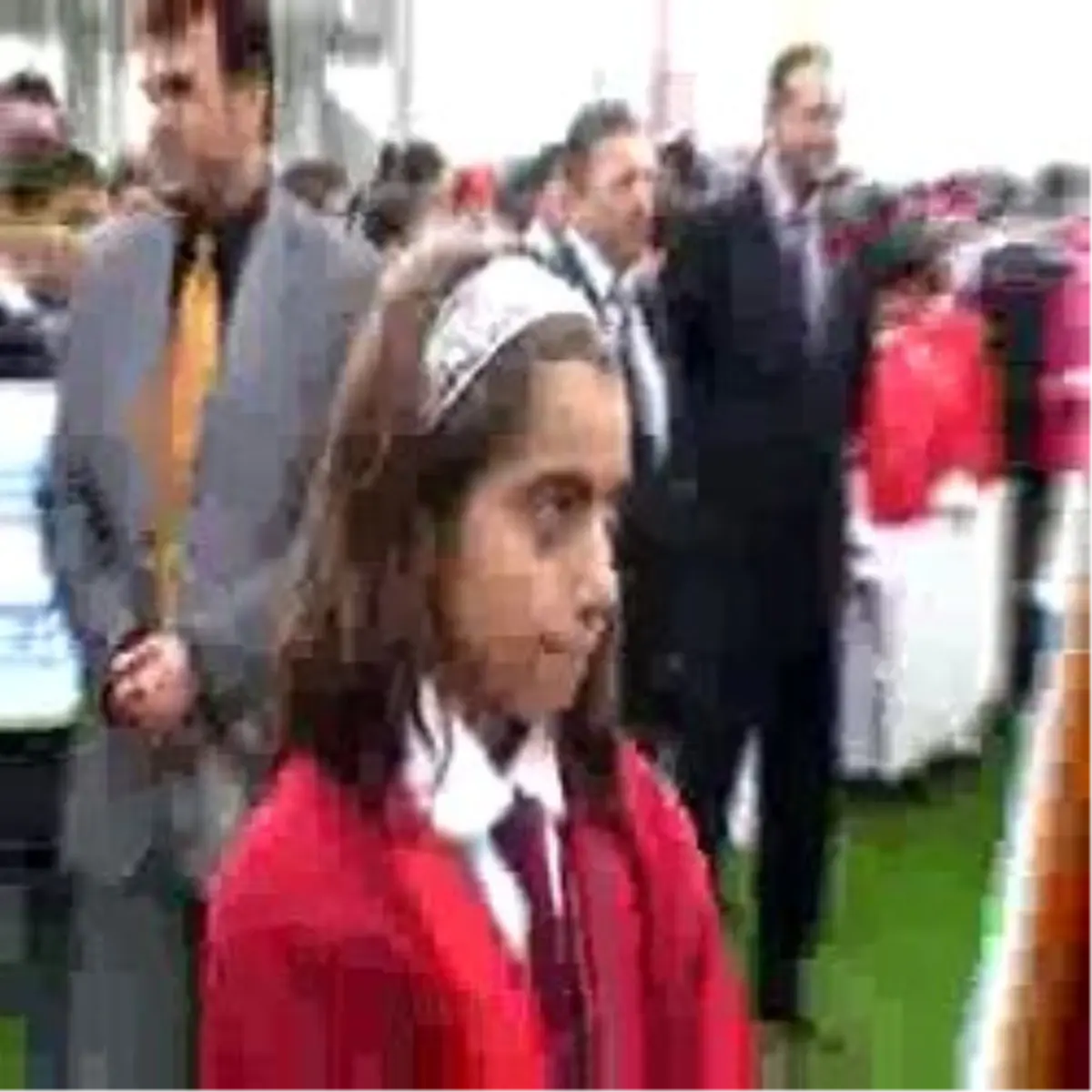 Vali Yağmur Altında Islanan Öğrencilerden Özür Diledi