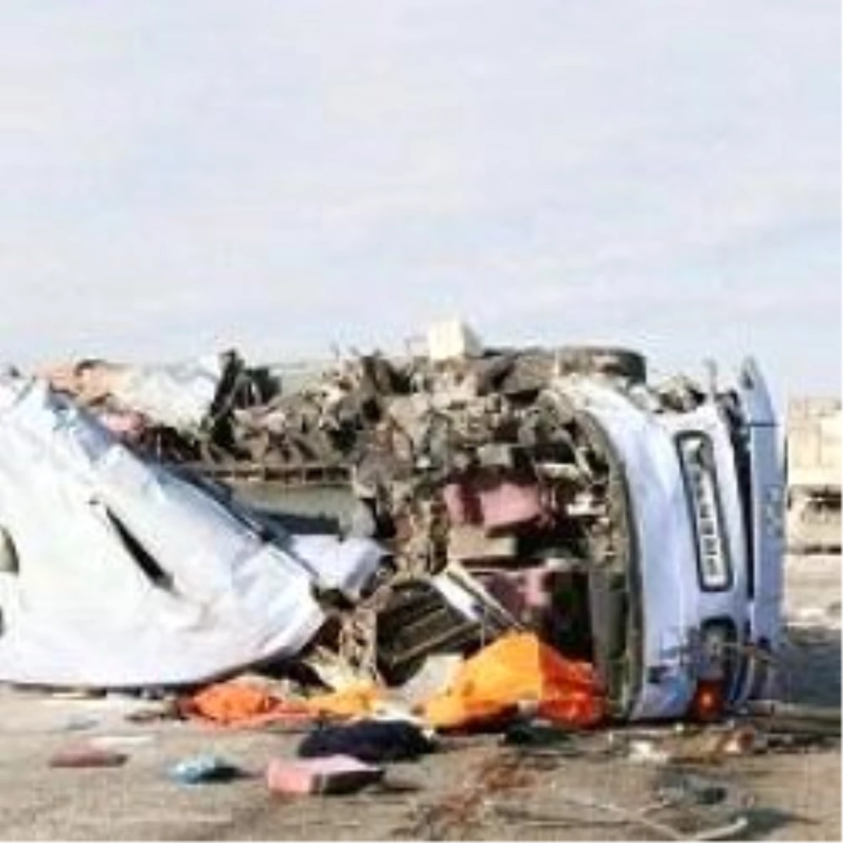 Mersin\'de Trafik Kazası 18 Kişi Yaralandı