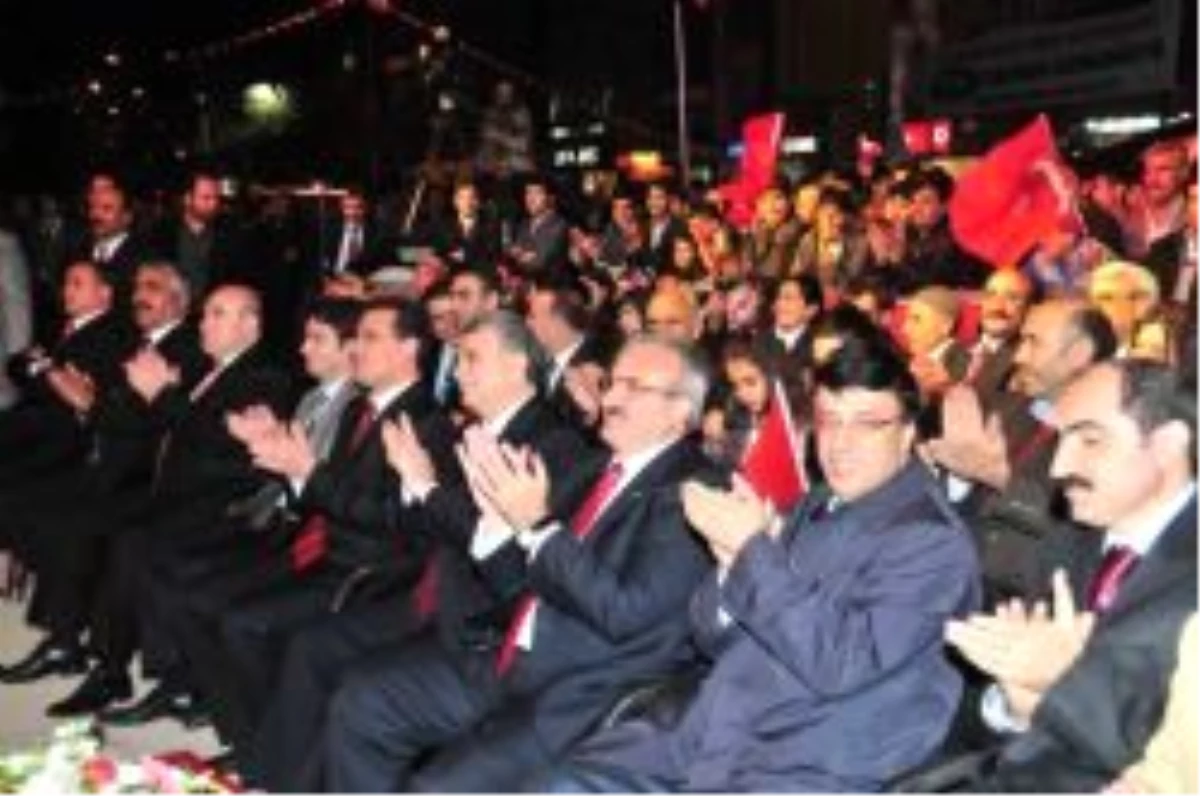 Nilüfer Akbal’dan Van’da Kürtçe Cumhuriyet Konseri