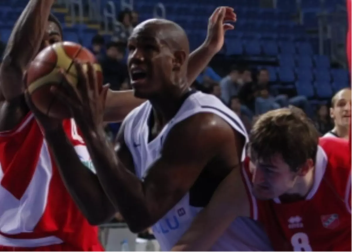 Efes Rahat Kazandı: 97-72