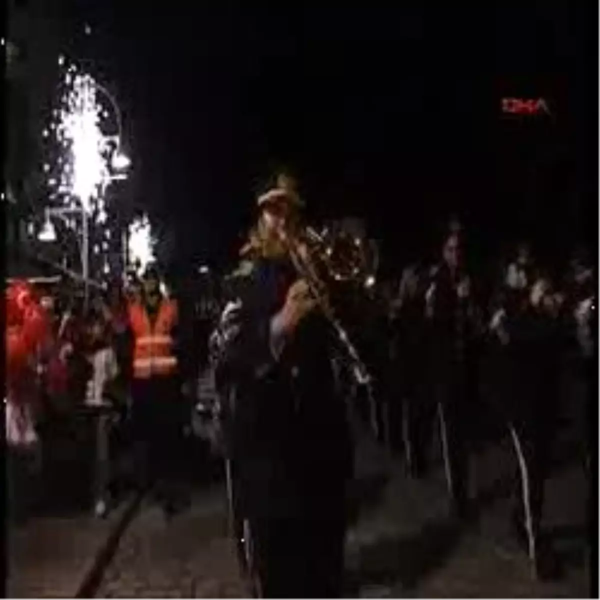 İzmirliler Cumhuriyet Bayramı´nı Kutladı