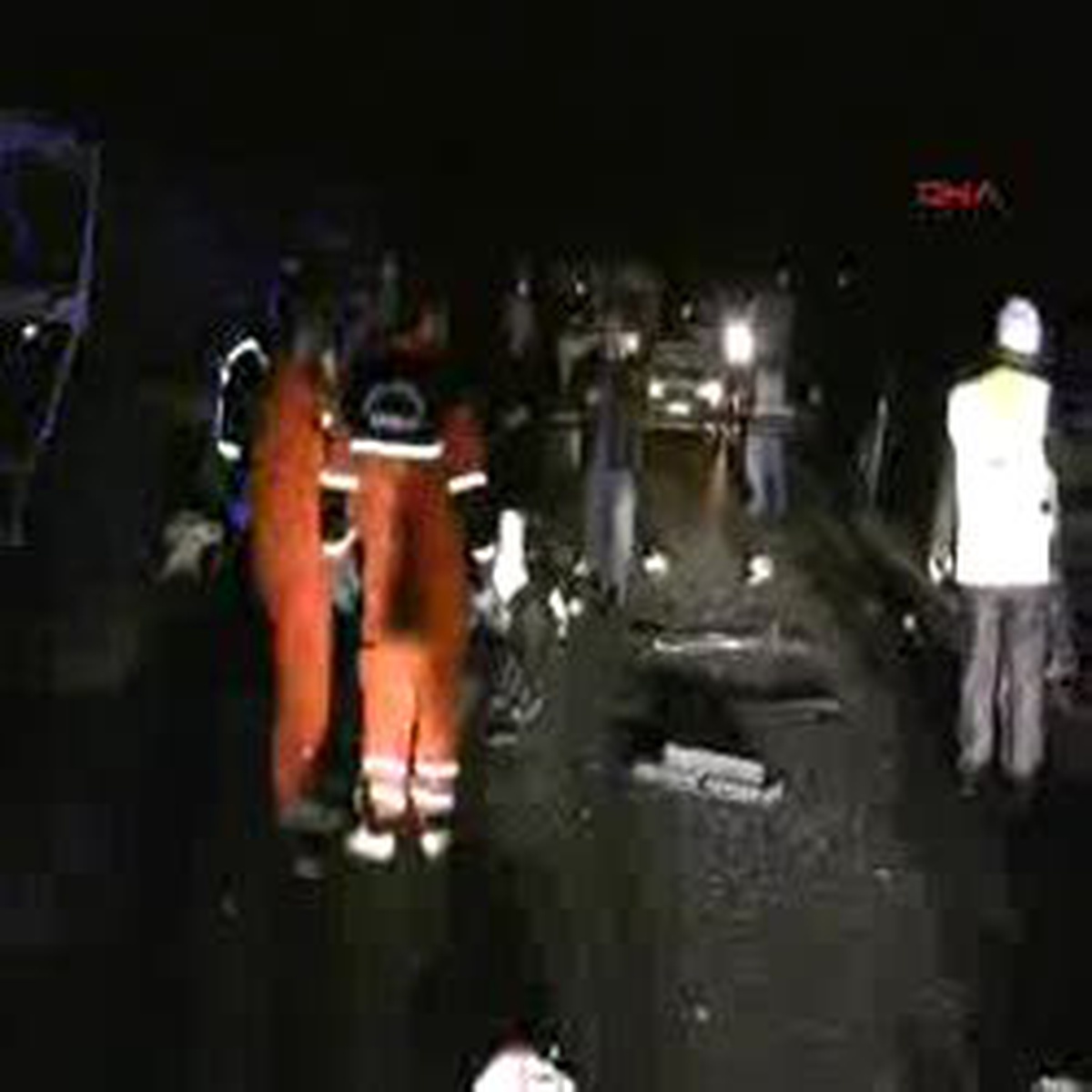 Otomobil Traktöre Çarptı: 3 Ölü 4 Yaralı