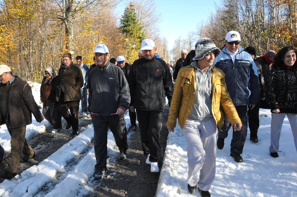 Kartepe Zirvesinde Karda Yürüdüler