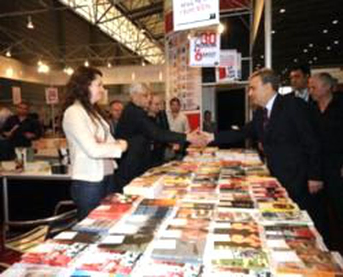 Kitap İle Sohbet’e Davet Ediyor
