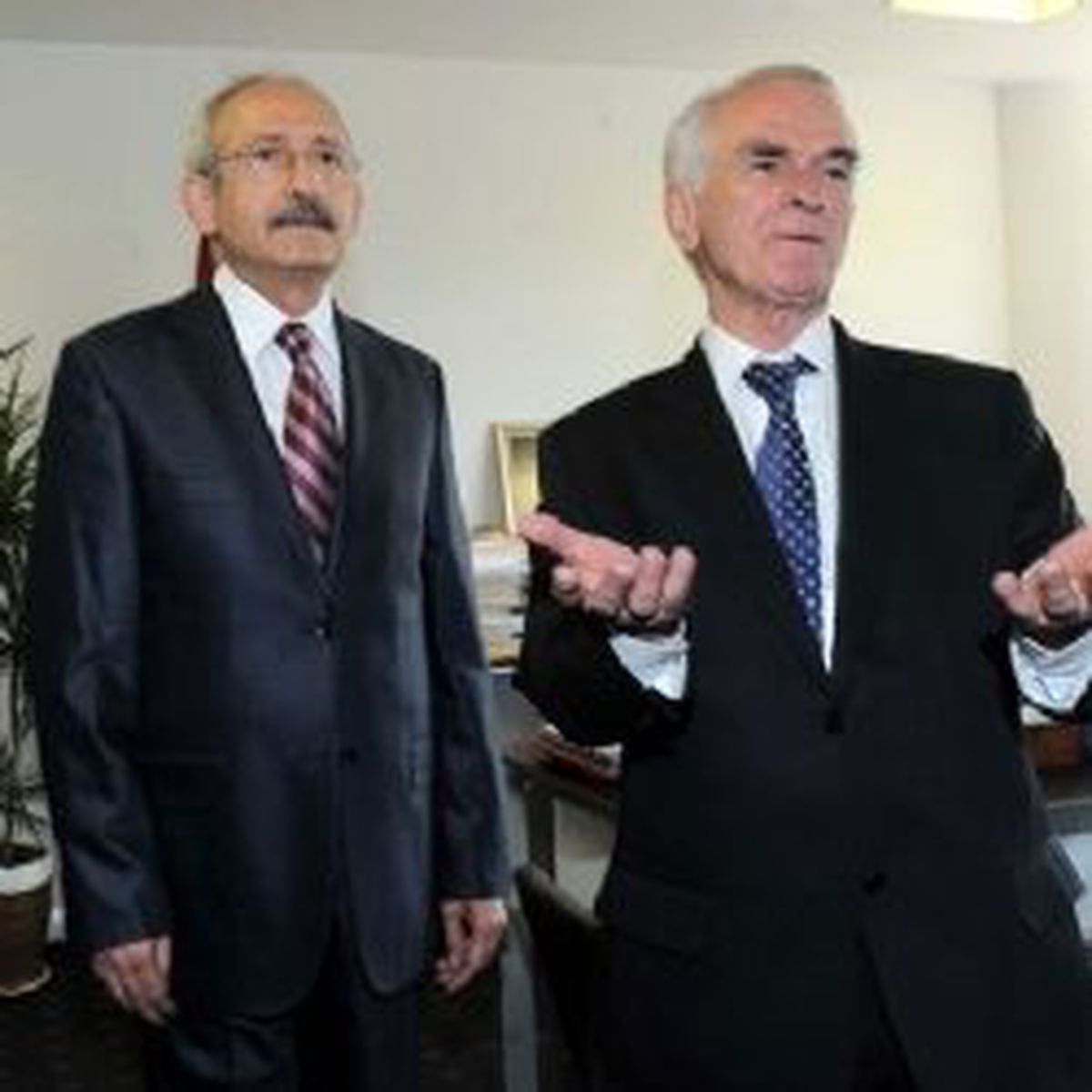 CHP'de Kılıçlar Çekildi