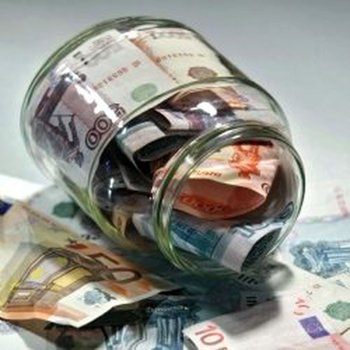 Dolar 1,4270, Avro 1,9860 Lira