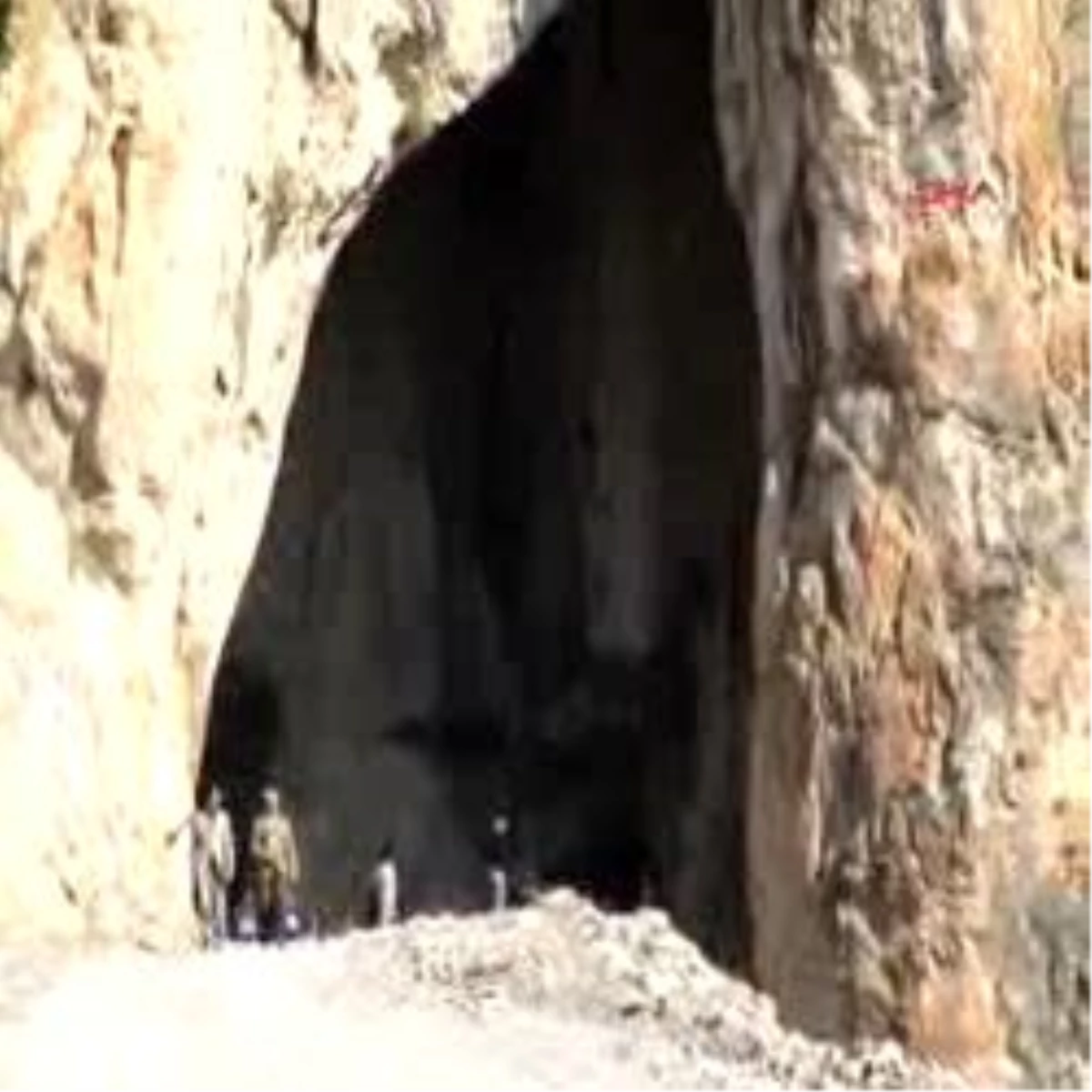Vatandaşlardan Yarasa Mağarasına Büyük İlgi