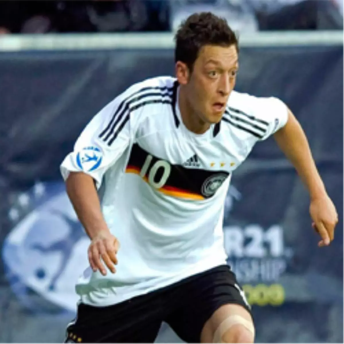 Almanya\'da Gurbetçi Futbolcu Tartışması