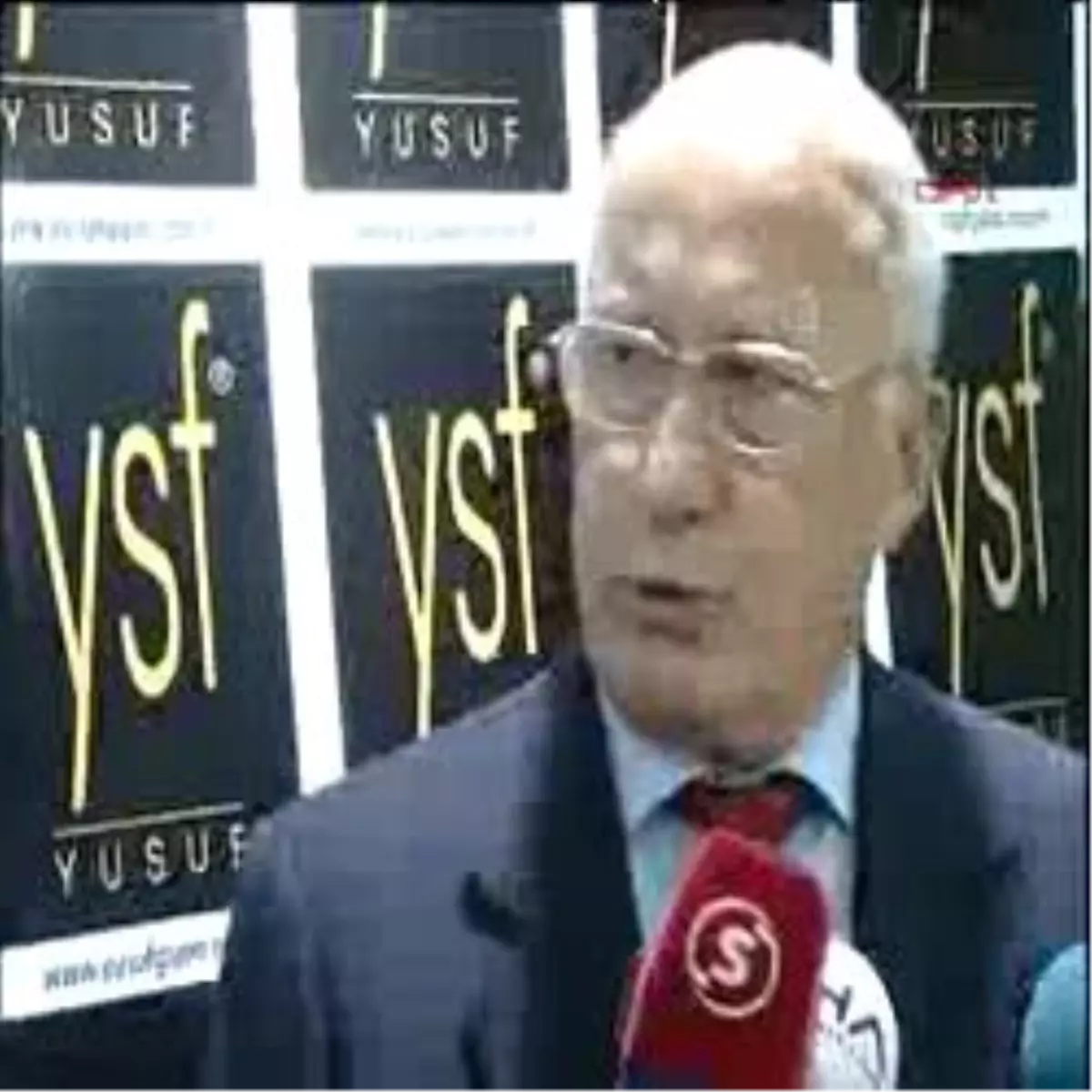 Galatasaraylı Futbolcular Mağaza Açılışına Katıldı