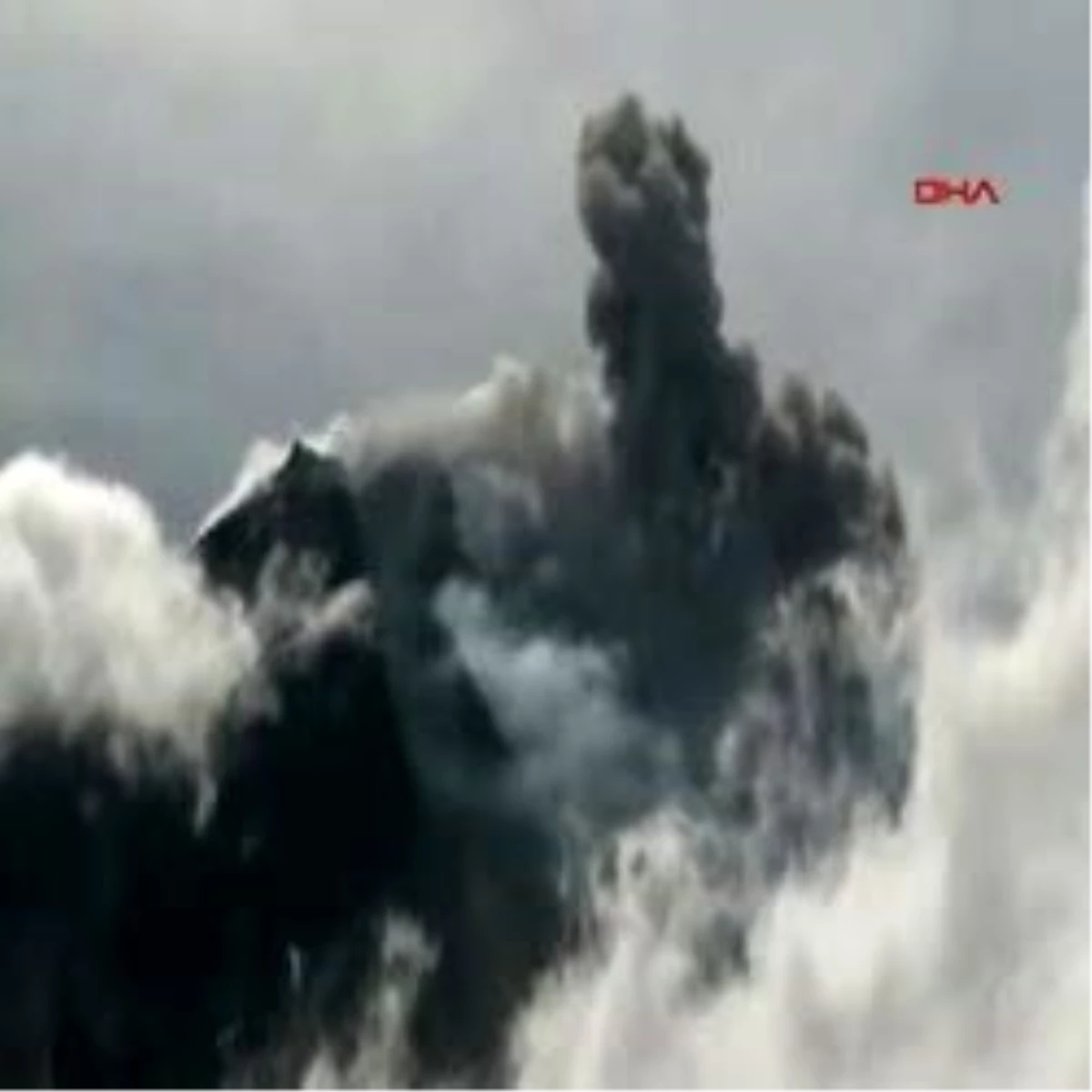 Endonezya\'da Merapi Yanardağı Patlaması: Ölü Sayısı 100\'ü Aştı