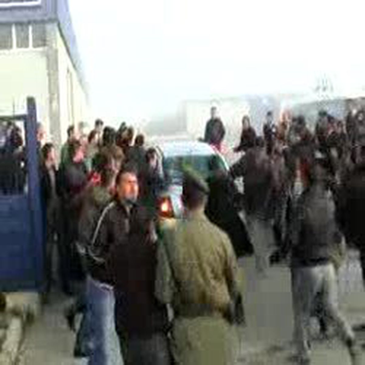 Eylemci Işçilere Otomobil Çarptı