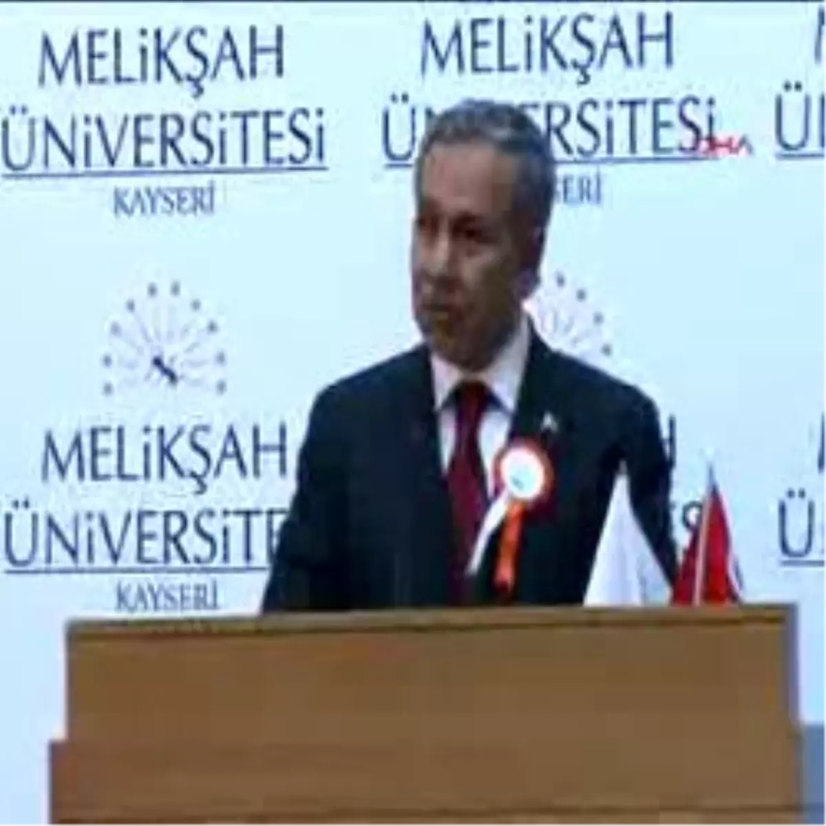 Bülent Arınç: Üniversiteler Özgürlük Alanıdır