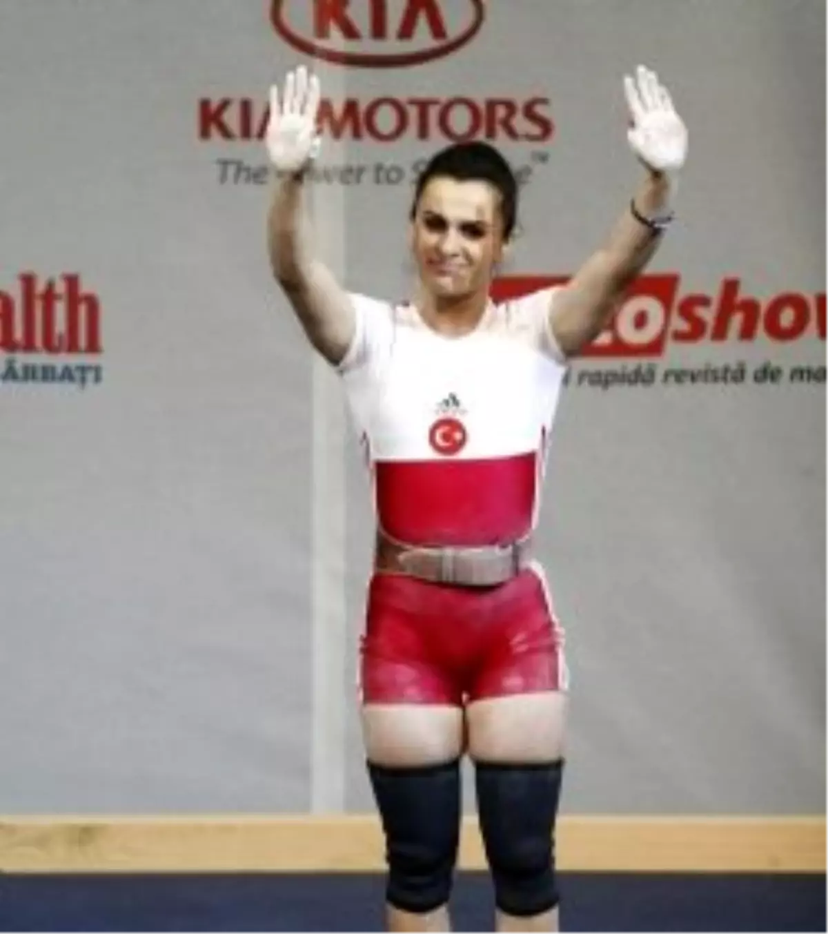 Nurcan Taylan\'a Mobilya Sponsoru Desteği