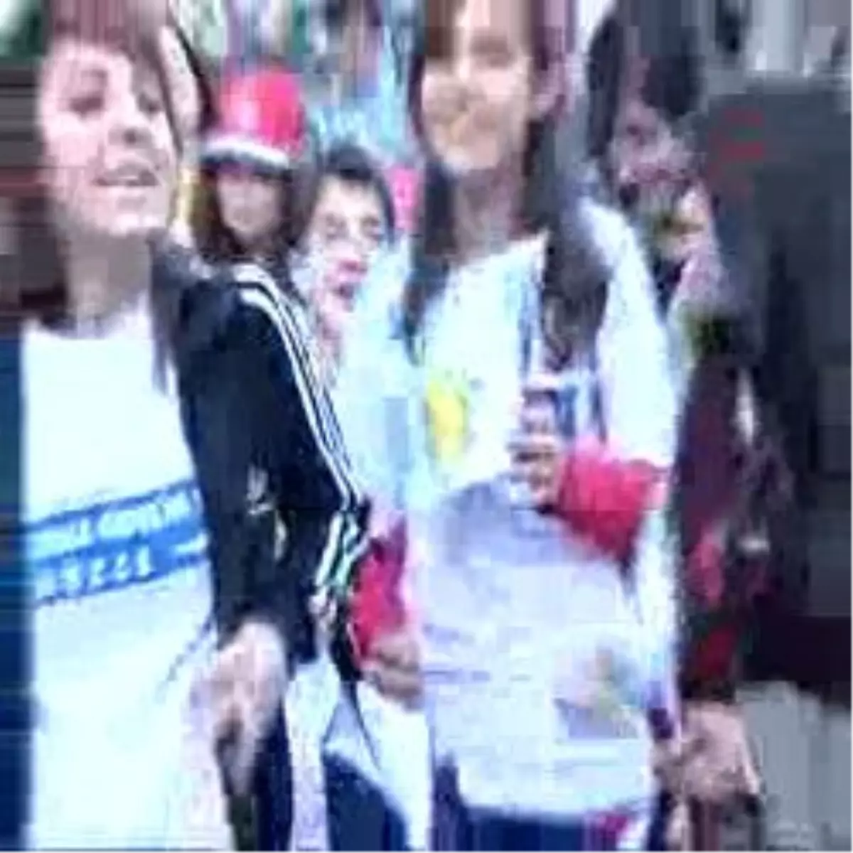 Güneydoğu\'dan Gelen Çocuklardan Polise Geçmiş Olsun Ziyareti