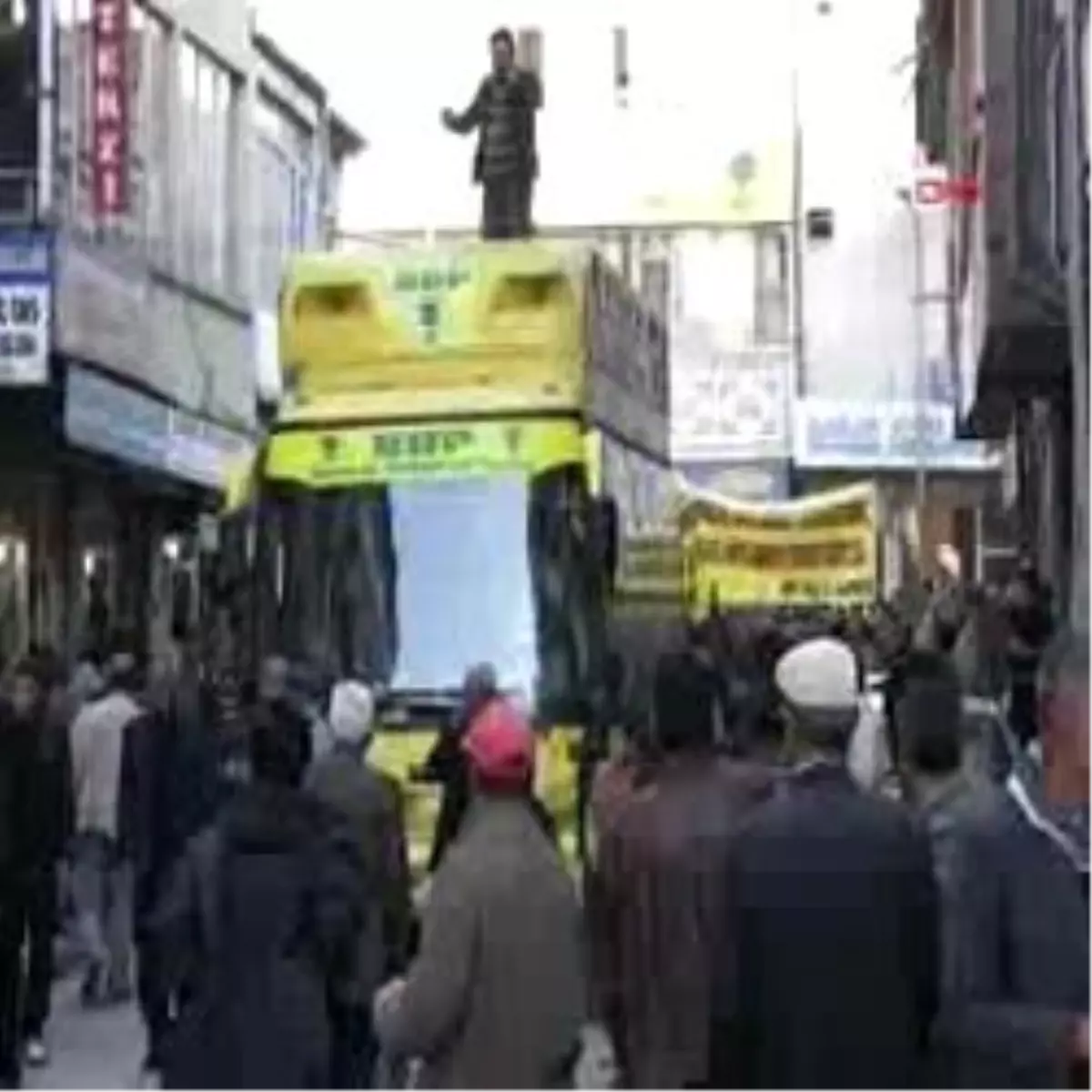 Van\'da "Bilinmeyen Bir Dil" Protesto Edildi