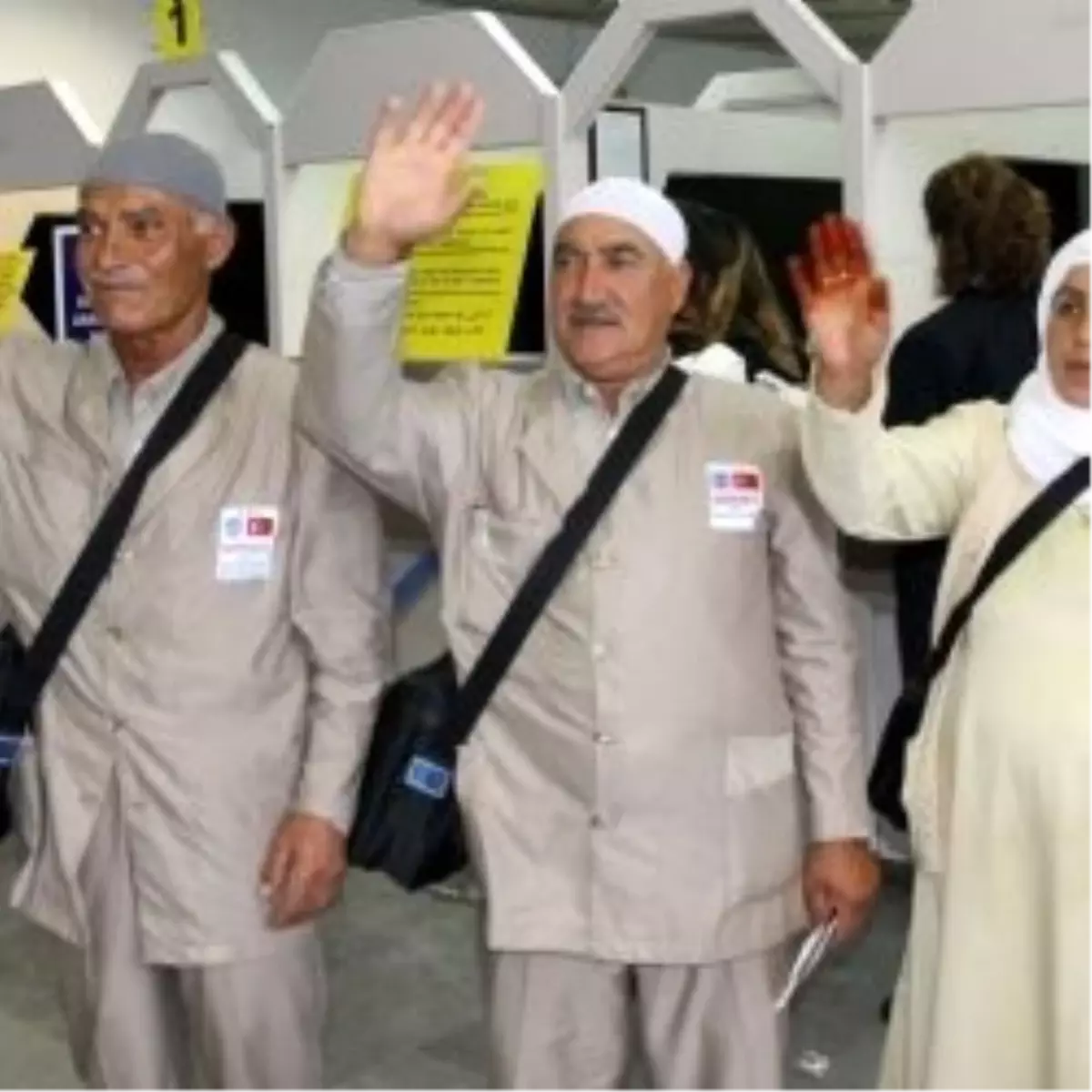 Hacı Adayları Harem -İ Şerif'i İzliyor