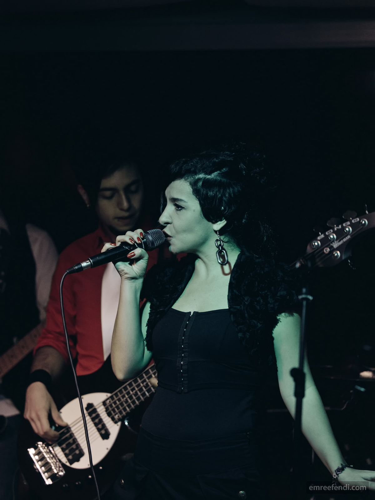 Model Grubu\'na İstiklal Caddesi\'nde Saldırı