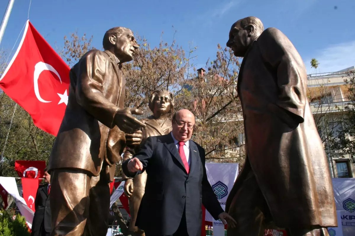 10 Kasım’da Atatürk Parkı Ve Atatürk Halkı Dinliyor Heykeli Açıldı