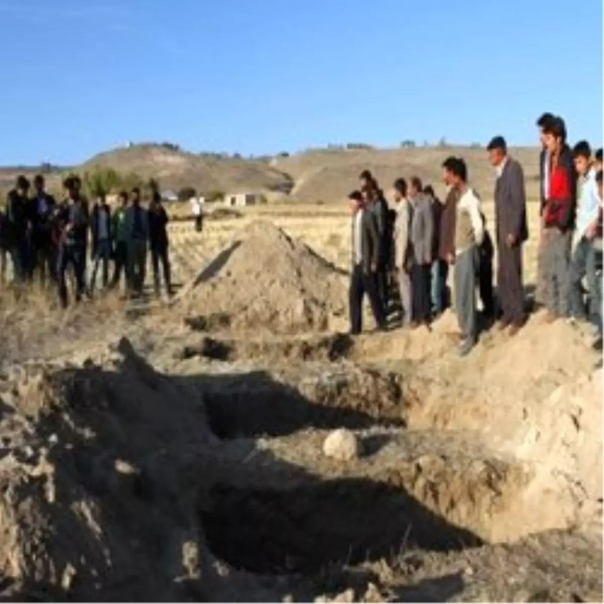 Baba Mezar\'da İsyan Etti