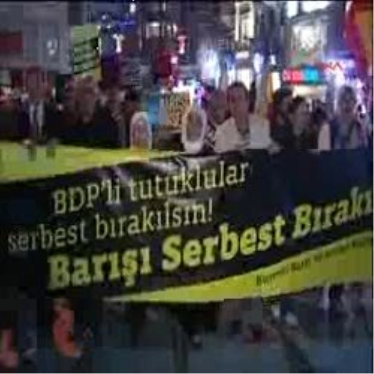 Bdp\'li Tutukluların Serbest Bırakılması İçin Taksim\'e Yürüdüler