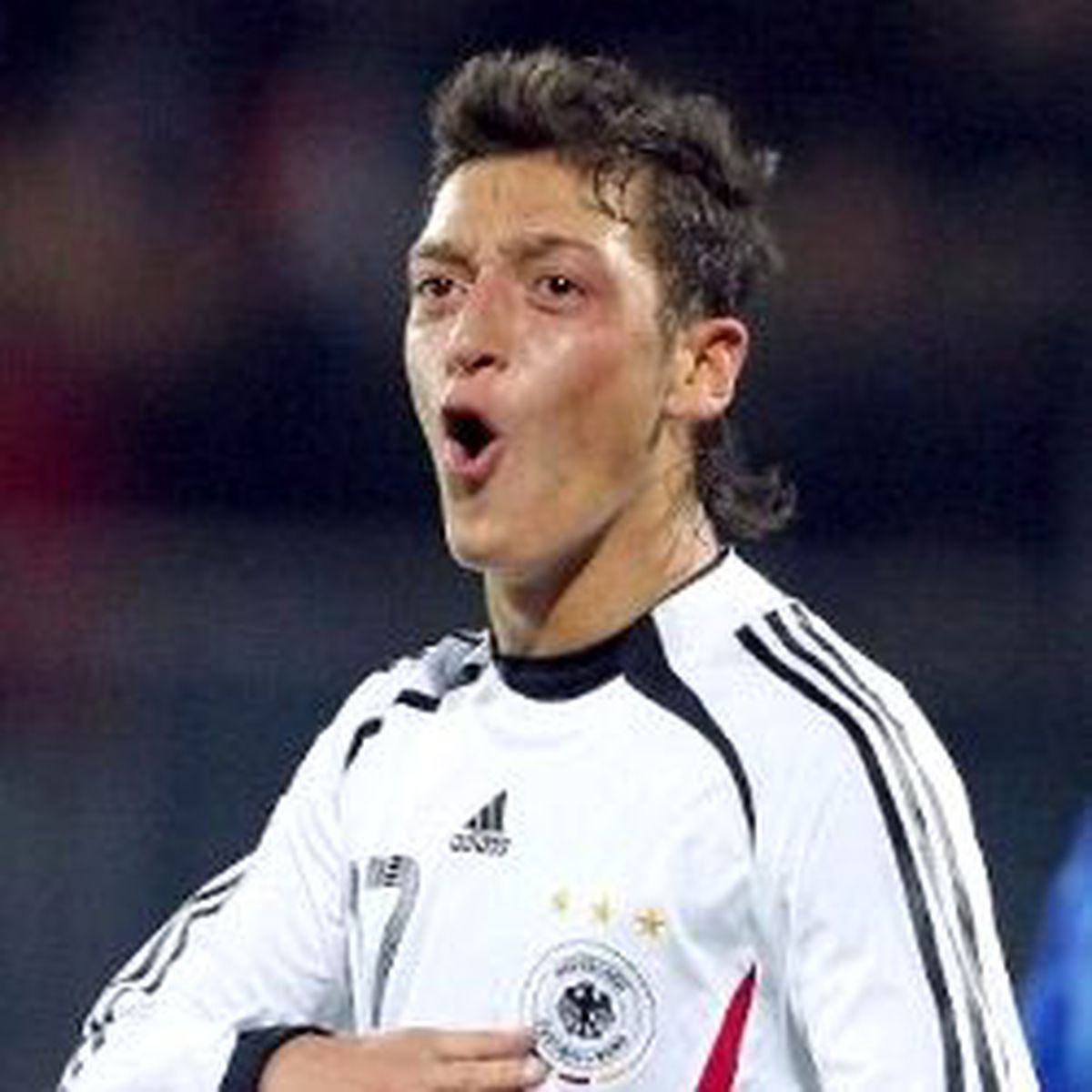 Mesut Özil\'e "Bambi Uyum Ödülü"