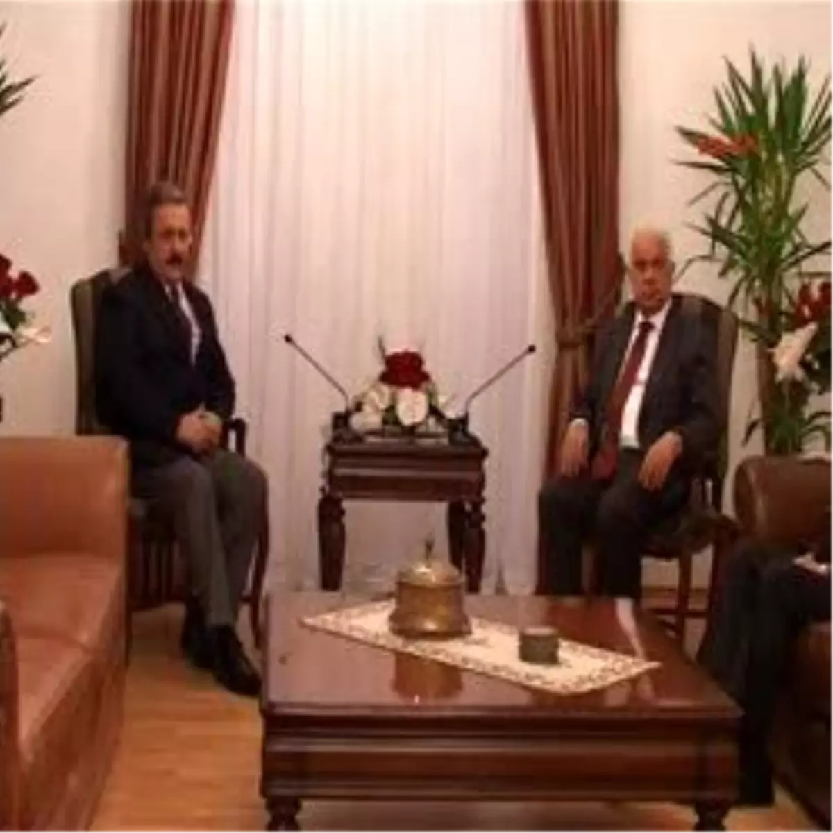 KKTC Cumhurbaşkanı Eroğlu, İKÖ Parlamentolar Birliği Genel Sekreteri Kılıç\'la Görüştü