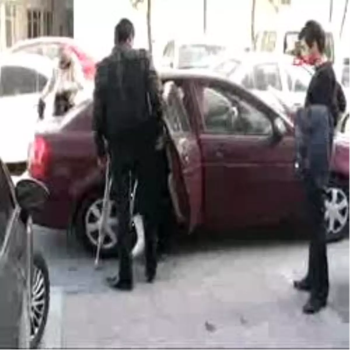 Eşiyle Tartışan Polis Silahına Sarıldı