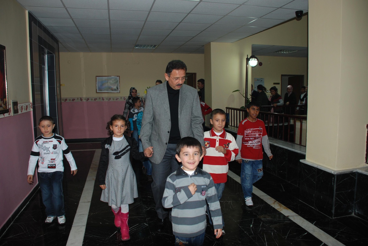 Başkan Özhaseki Huzurevi Sakinleriyle Bayramlaştı