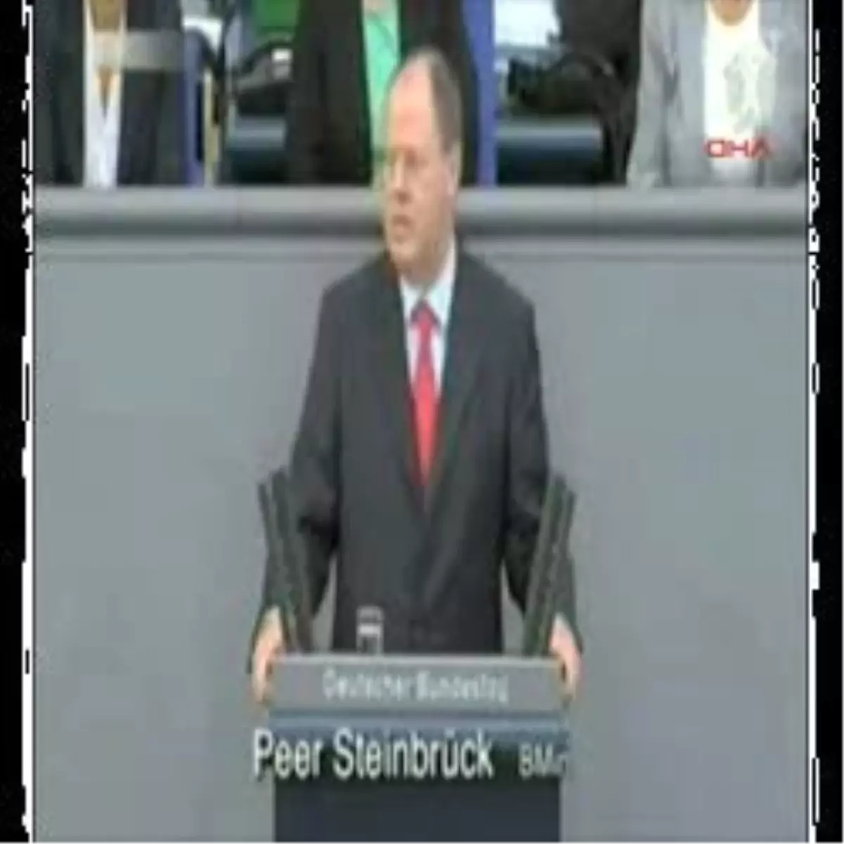 Sarrazin\'e Destek Çıktı