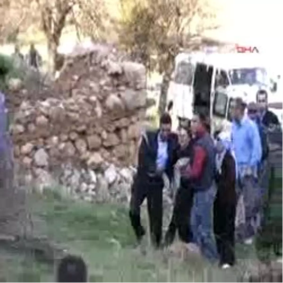 Köylerinde Yanarak Öldüler