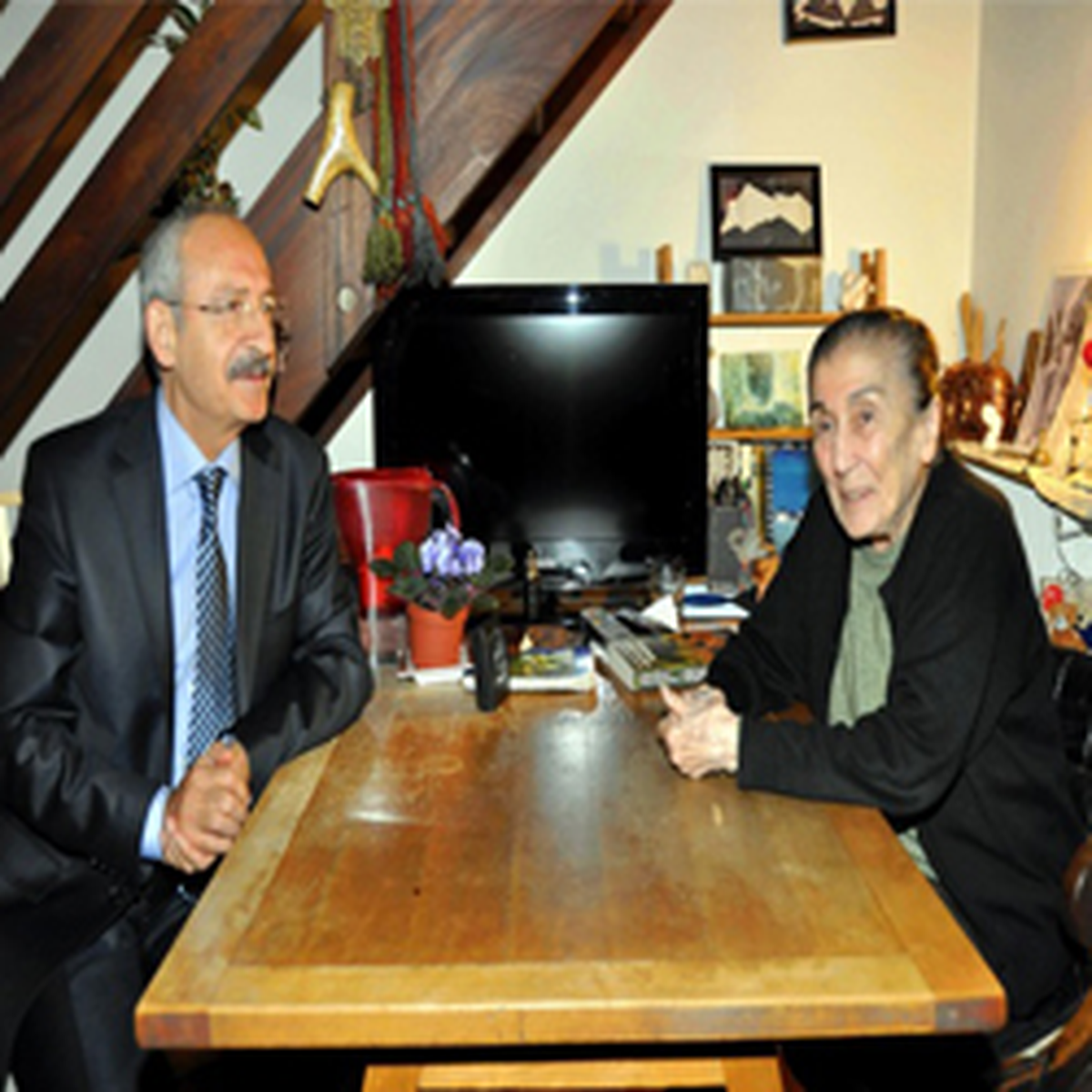 Güzin Dino'yu Evinde Ziyaret Etti