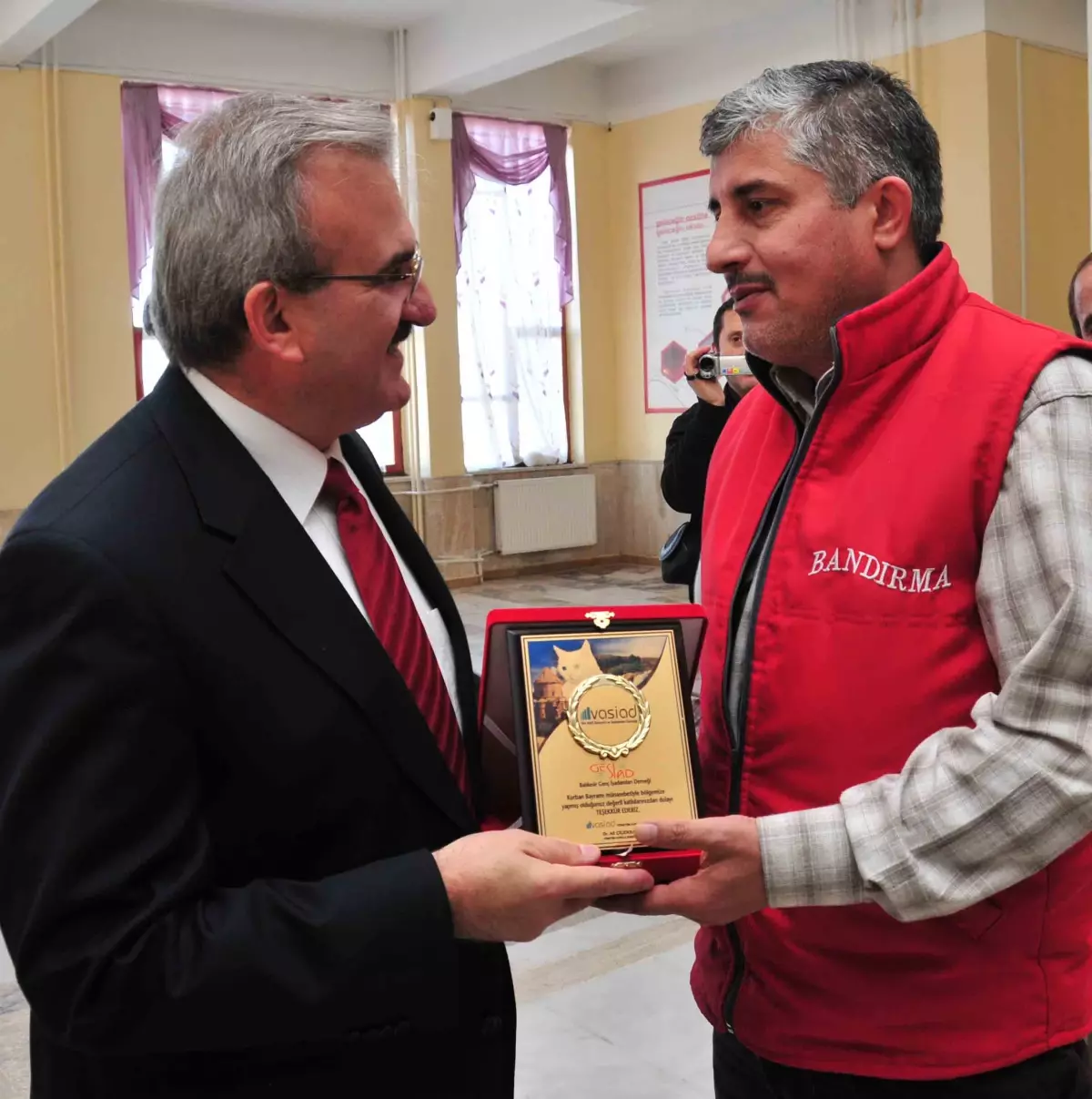Vali Karaloğlu, Kurban Dağıtmak İçin Gelen İşadamlarıyla Kahvaltıda Buluştu
