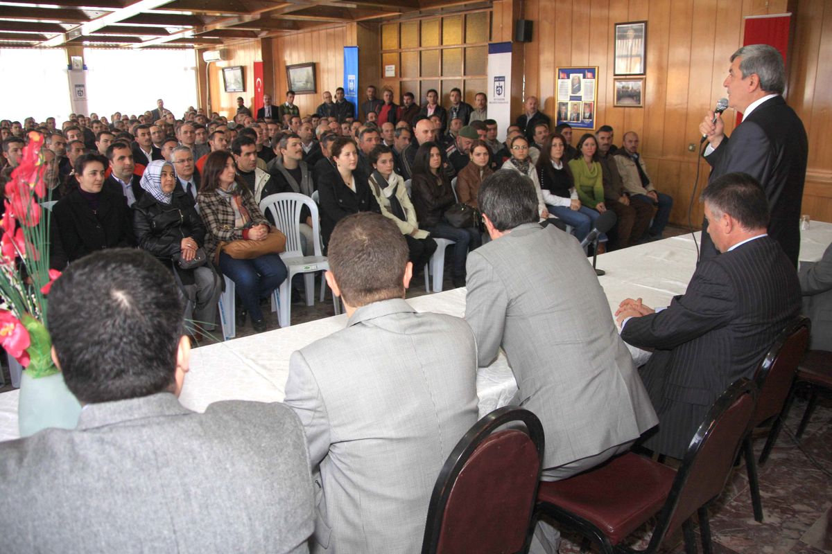 Mesai Bayramlaşmayla Başladı