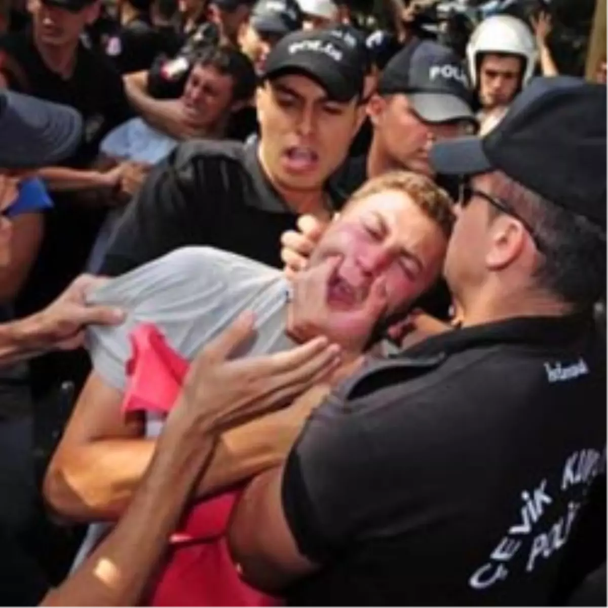 Protestoculara Ceza Yağdı