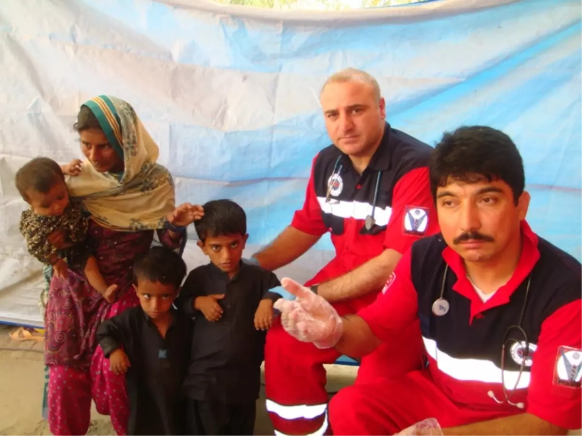 Türk Sağlık Ekibi Pakistan’da
