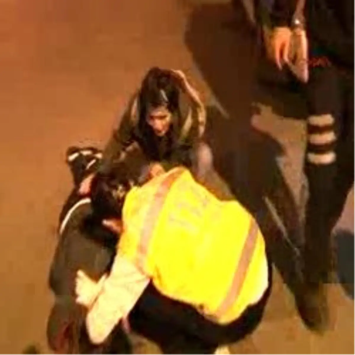 Yaya Geçidinde Otomobil Çarptı