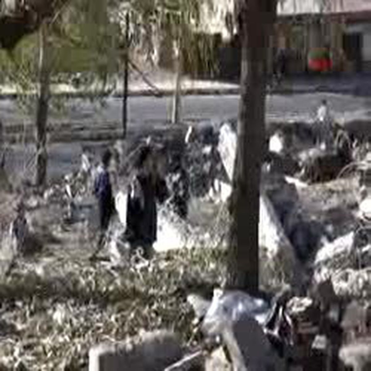 Erzurum - Ekmeklerini Demirden Çıkarıyorlar
Belediyeye Ait Kepçenin Yıktığı Evlerin Molozları Arasındaki Demirleri Makaslarla Kesen Gençler Topladıkları İnşaat Atıklarını At Arabasına Yüklediler