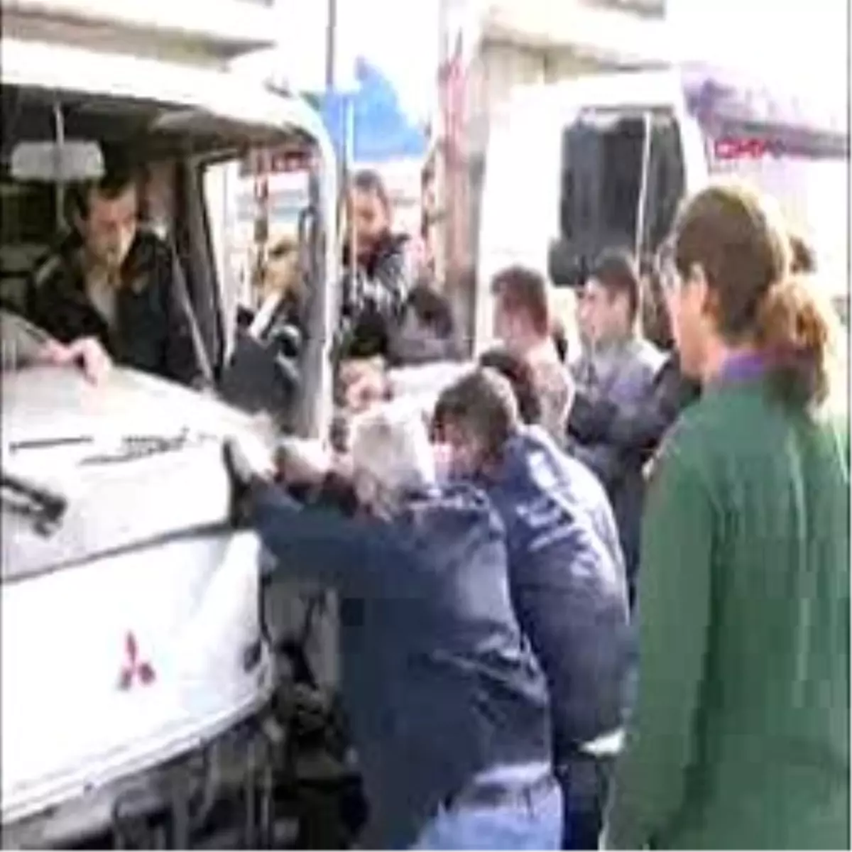 Polisin Vatandaşlara "Kurtarma" Tepkisi