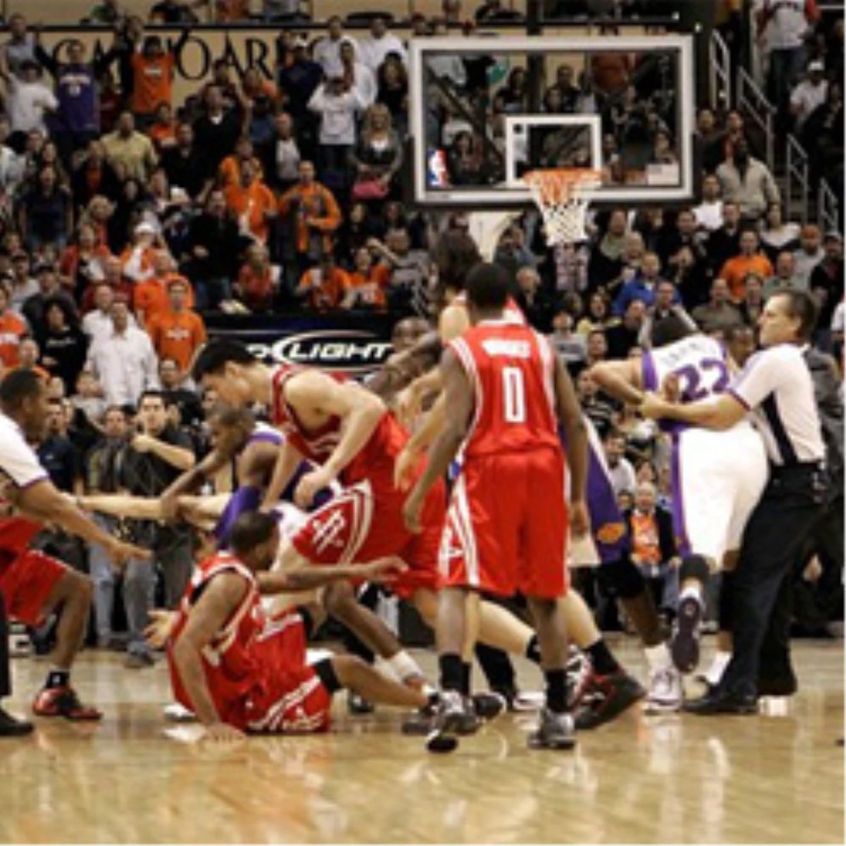 Suns -Rockets Maçında Hidayet 15 Sayı Kaydetti