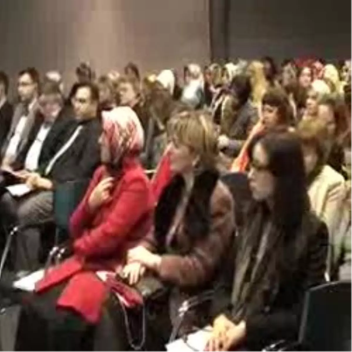 Belçika\'da \'Siyasette Kadın\' Konuşuldu