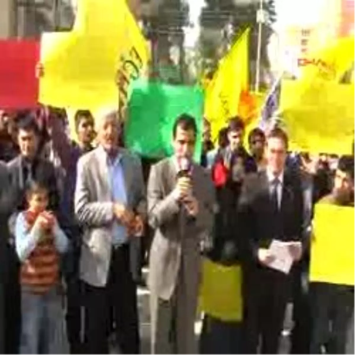 Kızıltepeliler Kpss\'de Başka İllere Gönderilmelerini Protesto Etti