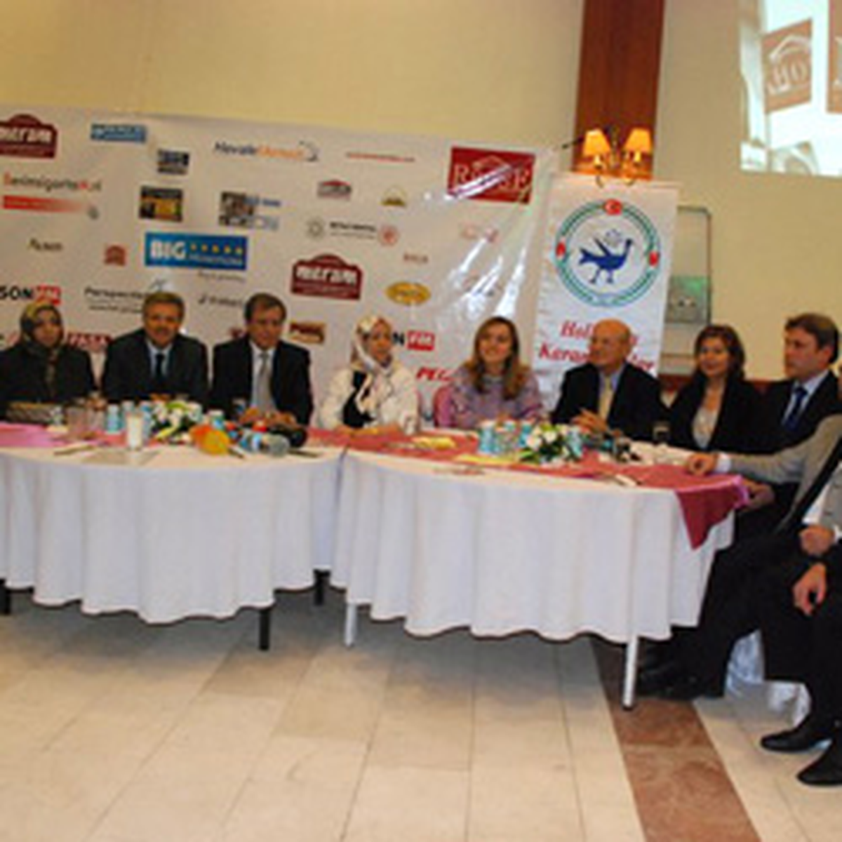 Uğurlu, Hollanda 4. Kültür ve Dayanışma Gecesine Katıldı