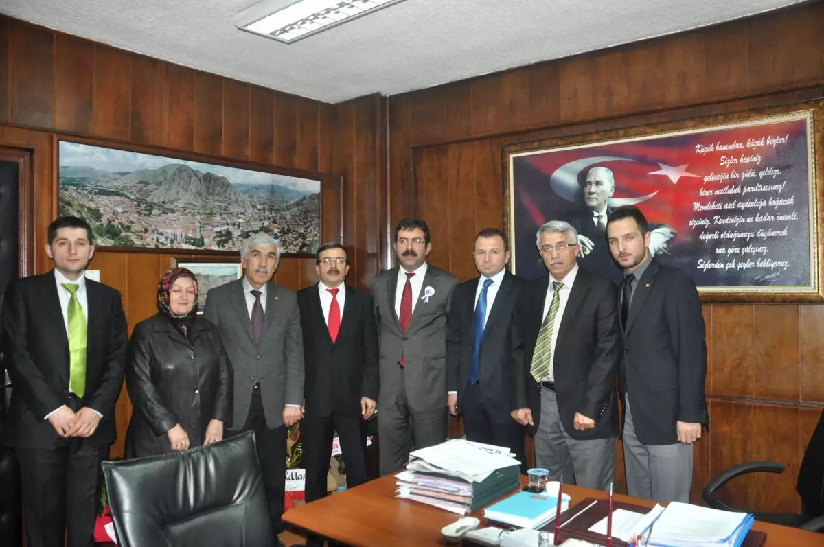 Amasya Ak Parti İl Teşkilatı Öğretmeler Gününü Kutladı