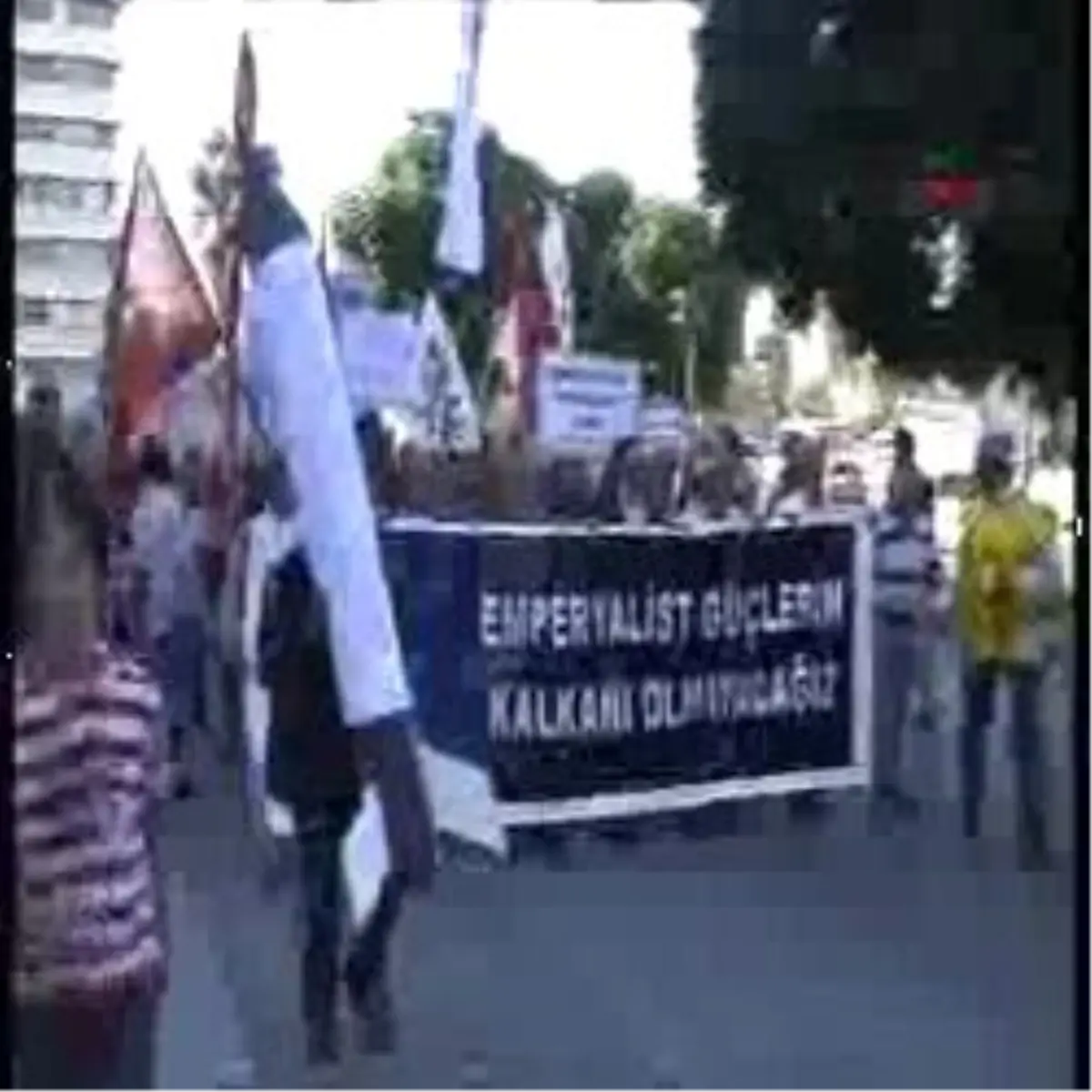 Ak Parti'ye 'Füzeli Siyah Çelenk'