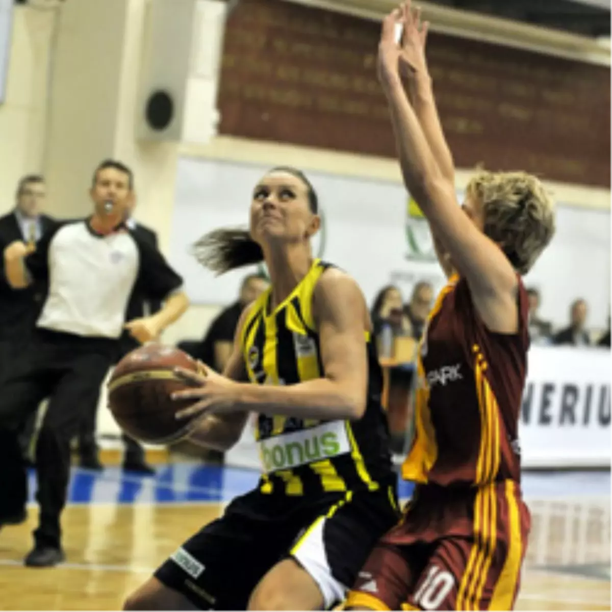 Fenerbahçe: 74 - Galatasaray Medıcal Park: 68