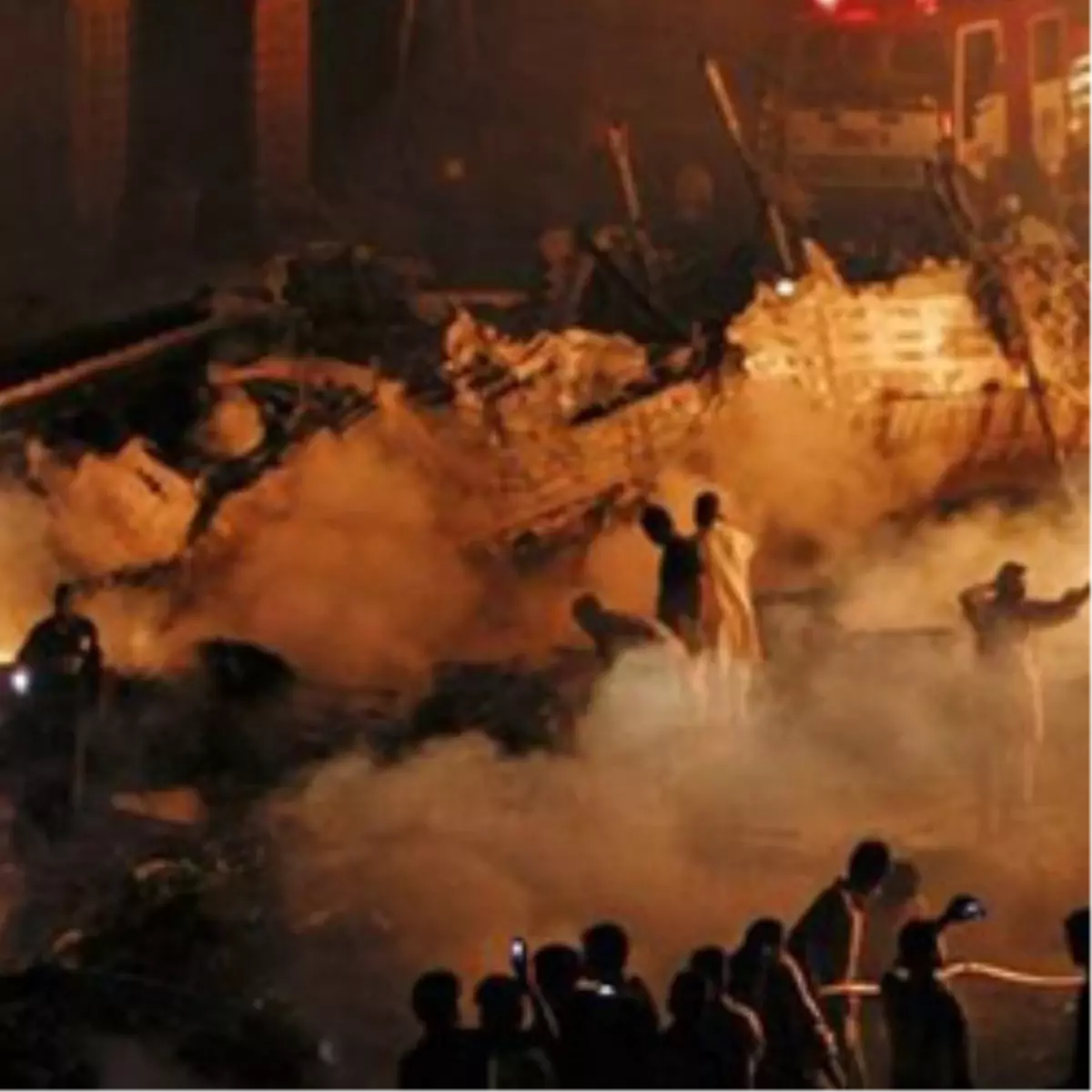 Uçak Şehrin Üzerine Düştü: 8 Ölü